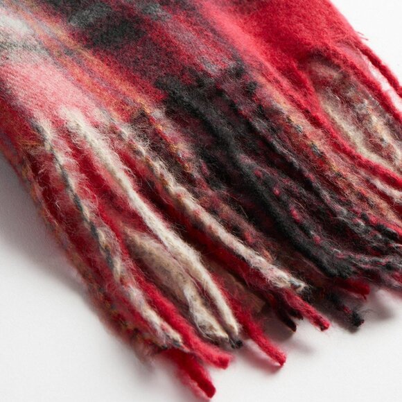 ❤️NWT TORRID SCARF ☆ VERY SOFT ☆ FRINGE DETAIL ☆ PLAID RED BLACK WHITE ☆ WARM - Picture 5 of 6